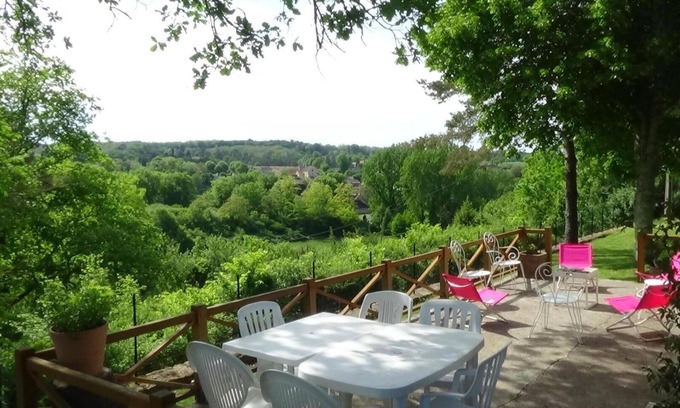 Montagnac-la-Crempse House | Large, quiet house surrounded by greenery 3 bedrooms - 2 bathrooms