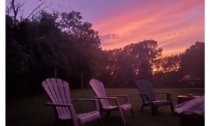West Irondequoit House | Large Ranch*Pool*Hottub*Huge Backyard*