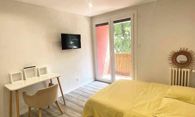 Lemasson Apartment | Large renovated T5 Tramway Shops 5' downtown
