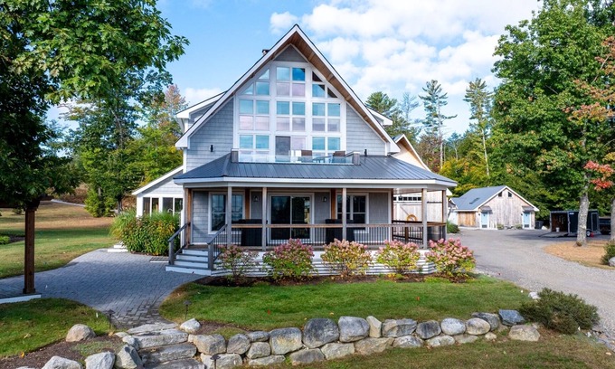 North Sebago House | LARGE RESORT WITH 12 PROPERTIES. NATURAL POND FOR SWIMMING. CAFE ON SITE.