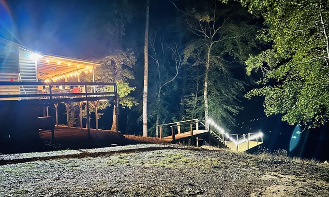 Murfreesboro Cabin | Large Riverfront family cabin. Within minutes of Diamond Mine and lake