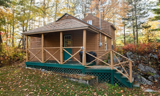 The Forks Cabin | Large Riverside Cabin in The Forks, pet friendly