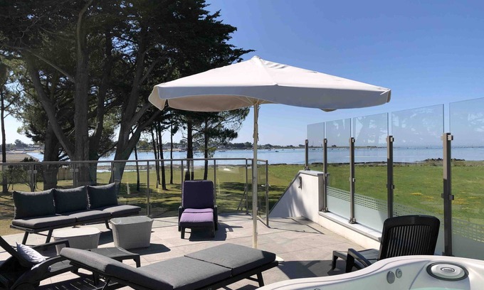 Le Tour-du-Parc Villa | Large sea view, modern villa with Jacuzzi