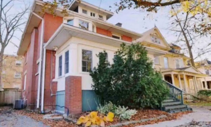 South London House | Large, Spacious Home in Wortley, London Ontario, Close to Bus Route and Downtown