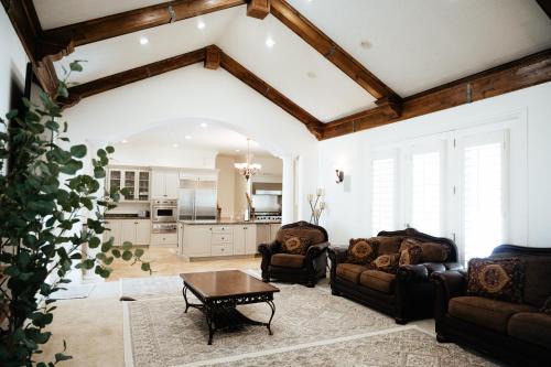 South Jordan House | Large & Spacious Home, Sleeps 23+ near SLC