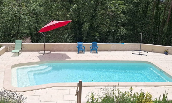 Montignac Apartment | Large studio 2/3 persons, 1 bedroom, swimming pool, near Lascaux IV