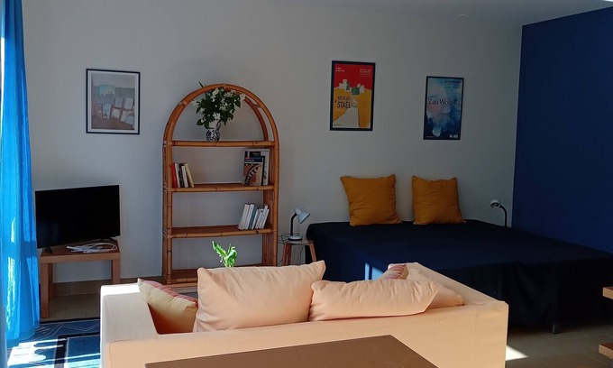 Flourens Apartment | Large studio in a quiet green setting near Toulouse