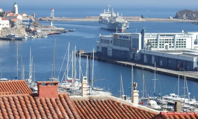 Port-Vendres Apartment | Large studio with terrace, sea view, all comforts, near Collioure, private parking