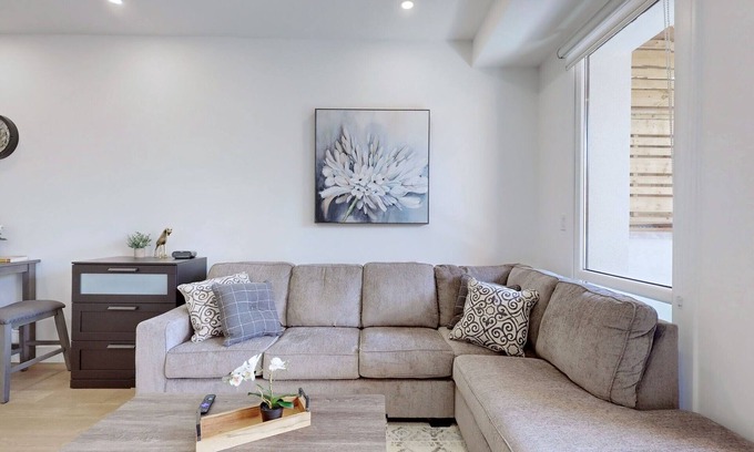 Alderwood House | Large studio with parking, 15 min to Downtown and Airport
