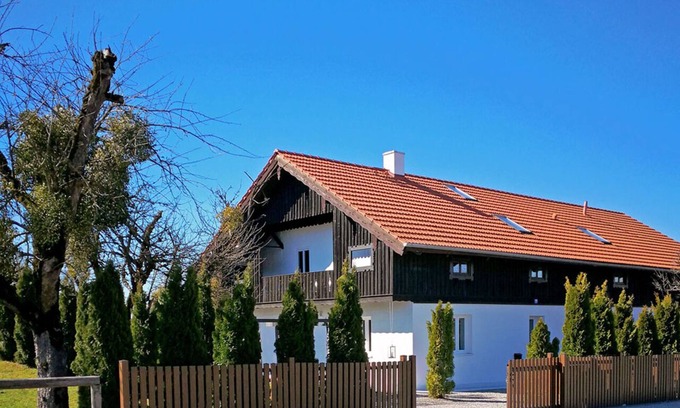 Degerndorf House | Large vacation guest apartment Münsing near Lake Starnberg and the Alps 125m² ground floor + first floor