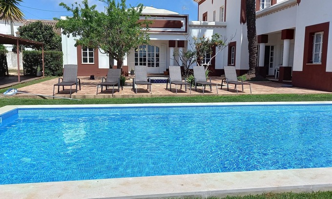 Budens Villa | Large villa - 6 rooms, garden and swimming pool in Budens, near Salema beach.