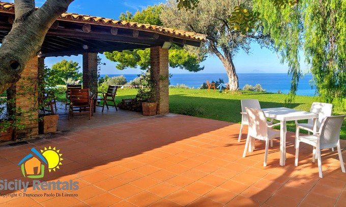 Acquedolci Villa | Large villa with a view of the Aeolian archipelago