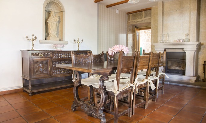 Ames Cottage | Large villa with pool near Santiago