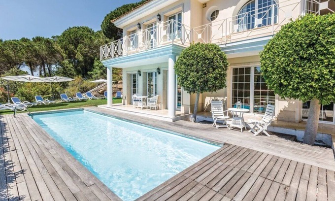 Cabrils House | Large villa with private pool, views and suites