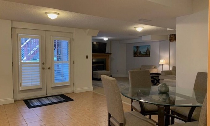 Vaughan Apartment | Large walk-out Basement Unit in central Richmond Hill