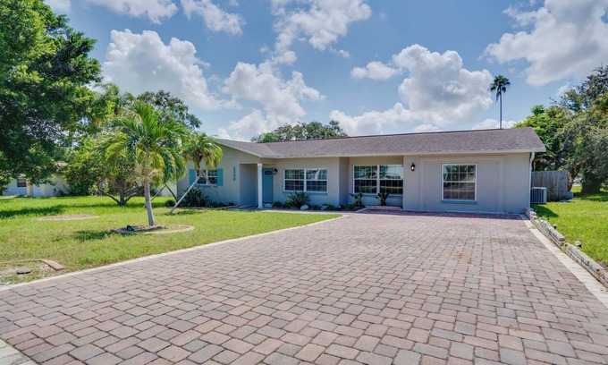 Harbor Bluffs House | Largo Poolside Haven - Minutes to Indian Rocks Beach