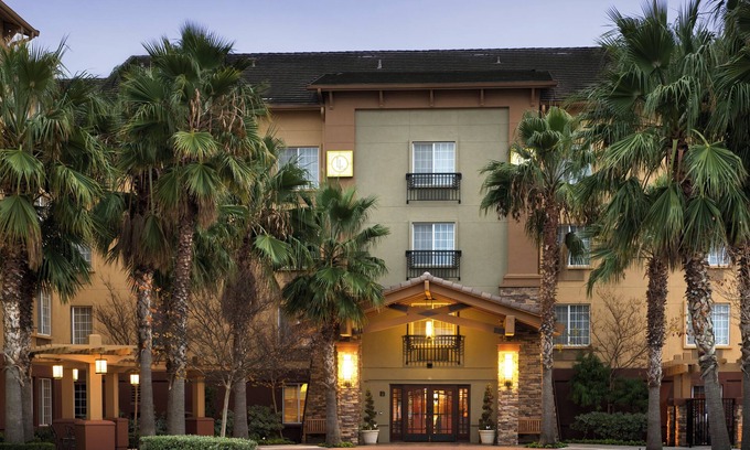 East Lake Hills Hotel | Larkspur Landing Extended Stay Suites Bellevue