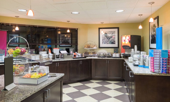 Carlisle Hotel | Larkspur Landing Select Carlisle