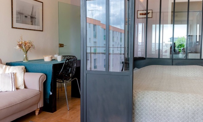 Larmor-Plage Apartment | Larmor-Plage: Studio central à 100m des plages avec terrasse et WiFi