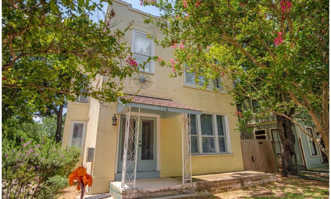 Southtown Apartment | Las Carolinas Cozy #2