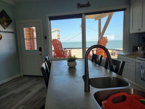 Port Lavaca Ski Chalet | Las Casitas on Magnolia Beach - Casita A