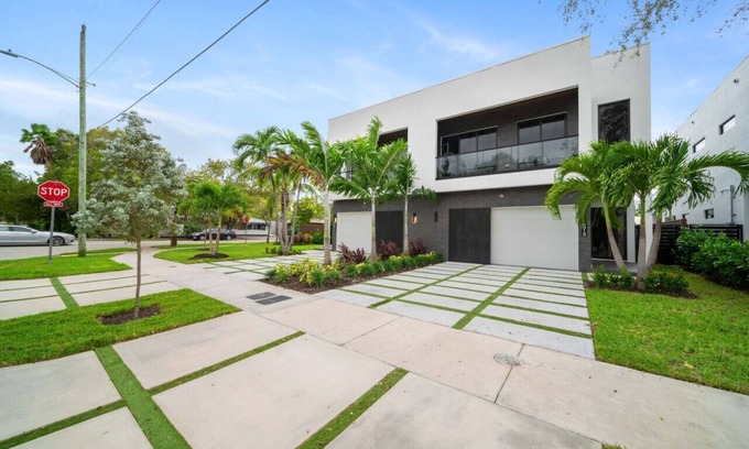 Victoria Park House | Las Olas Elements Home with Pool and Spa Near the Beach