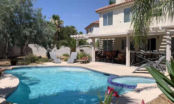 Sovana House | Las Vegas 4 BR House/pool. 10 min drive from the Strip.
