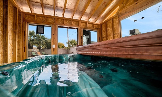 Las Vegas House | Las Vegas - 5 Mins From The Strip 4 Bedroom Home by RedAwning