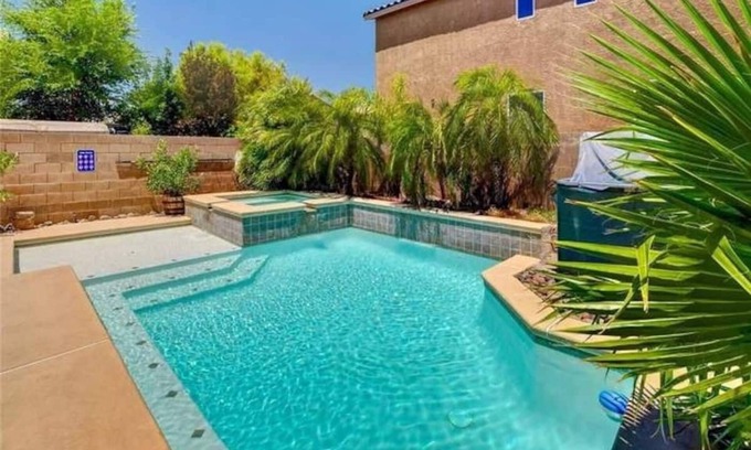 Whitney House | Las Vegas home near the strip
