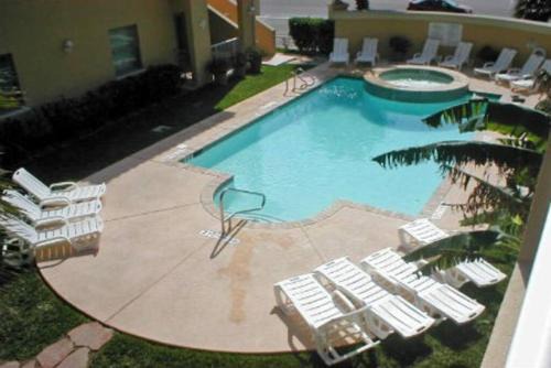 South Padre Island Apartment | Las Verandas #107 close to Clayton's beach bar
