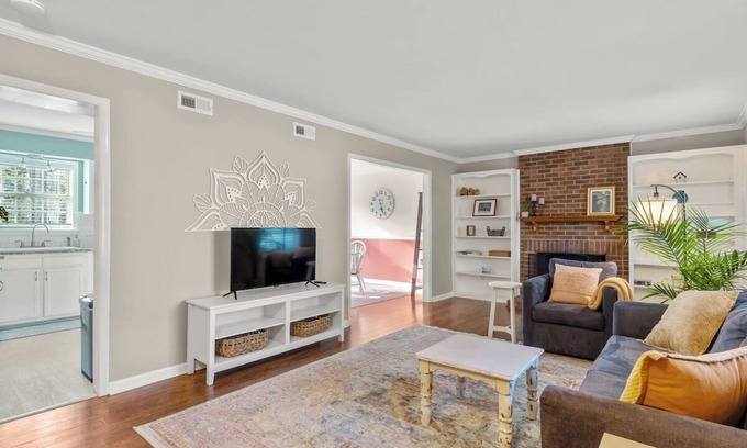 Durham House | Lassiter St · Be Comfy in Bull City