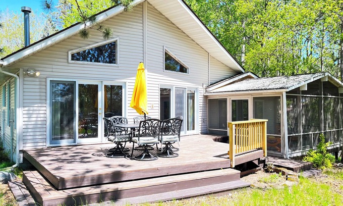 Ely Cabin | Last Min. Deals! Bright & Cheery Lakeside House on Bear Island Lake
