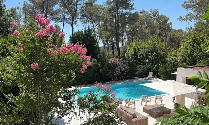 Le Triadou Villa | LAST MINUTE EXCEPTIONAL VILLA POOL HOUSE SWIMMING POOL BOULODROME SPORTS AREA