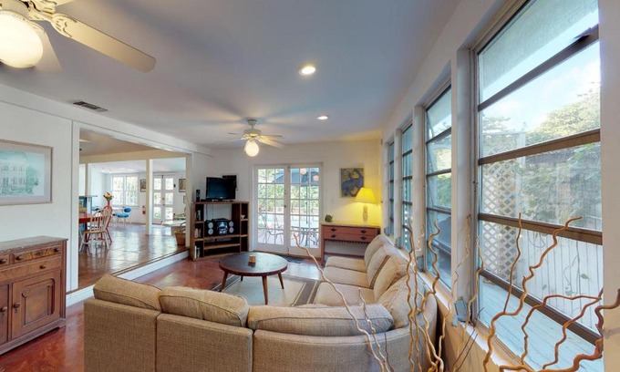 Historic Seaport House | Last Minute