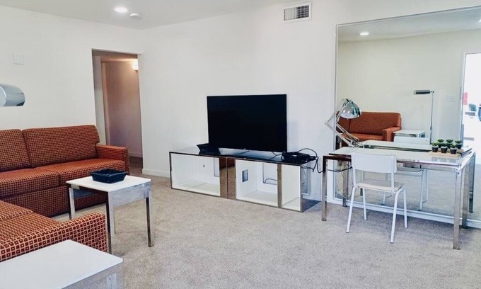 Beverly Green Apartment | LasVegas,3BR,Book,Strip,Convention,july4th,LVCCwalkto,Sale,wifi,