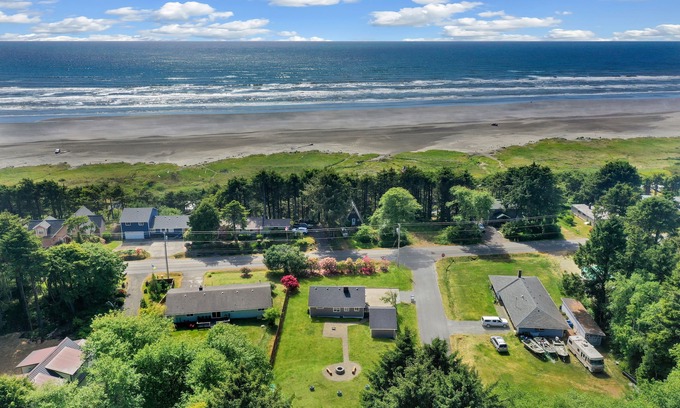 Moclips House | Late summer fun on the Coast by Quinault!