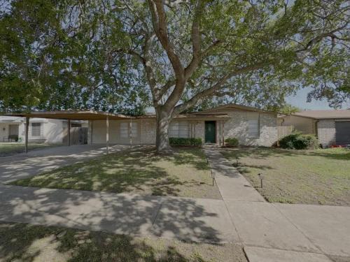 Lackland Terrace House | Latigo Haven - 7 mins to Lackland