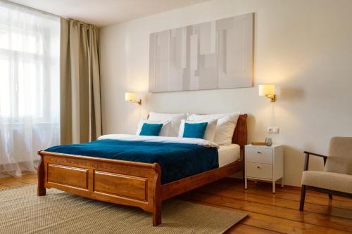 Cesky Krumlov House | Latran House 71 by KH