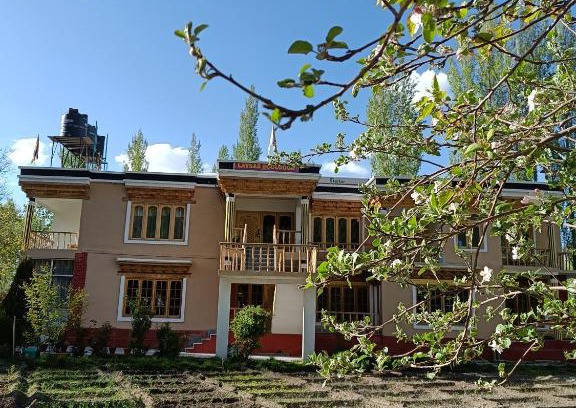 Hunder House | Latsas Ecolodge