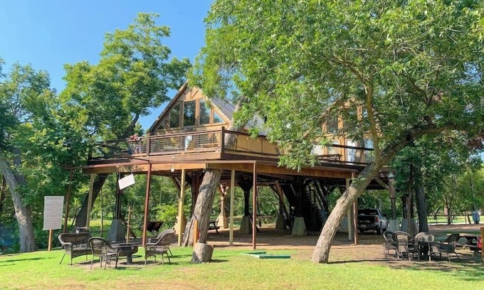 Seguin Cabin | Laughing Water Treehouse