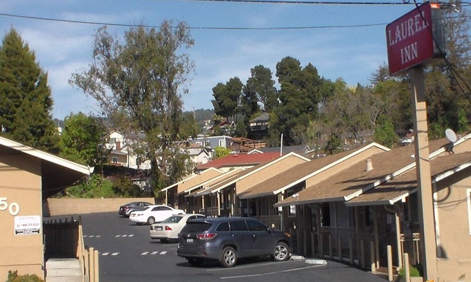 Redwood Heights Hotel | Laurel Inn