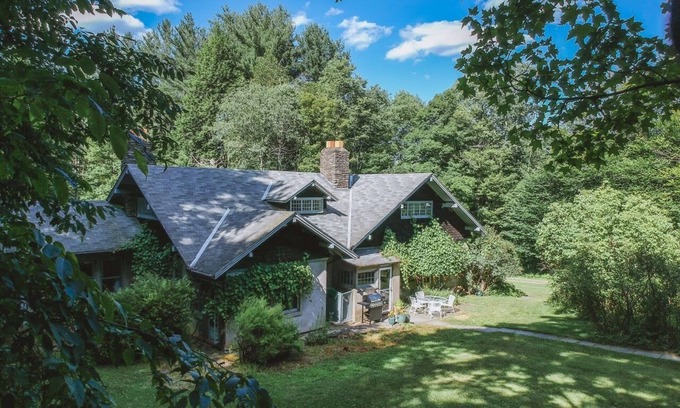 Roscoe Cabin | Laurel Lodge: Old World Catskill Charm near Livingston Manor