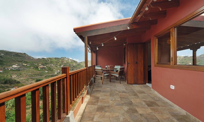 Agulo Apartment | 'Laurel' Room with Mountain Views, Wi-Fi and Air Conditioning.