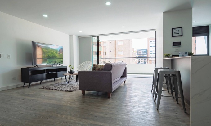 Laureles - Estadio Apartment | Laureles Oasis: Quiet Apt. Close to Parks with AC, WiFi