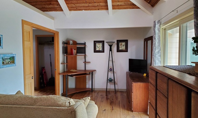 Mark Twain Apartment | Lava Java Inn On The Big Islands Kau Coast