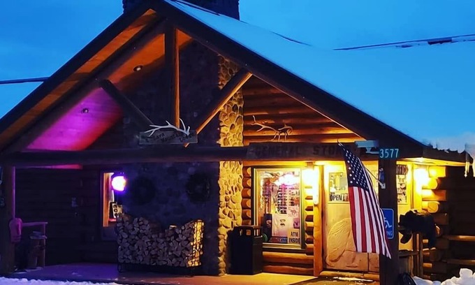 Dubois Hotel | Lava Mountain Lodge