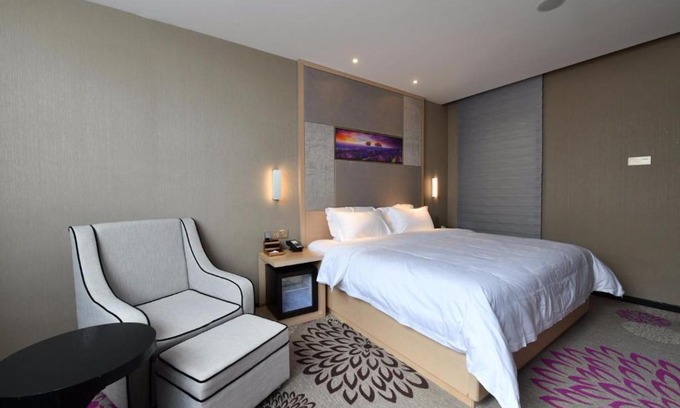 Huiyang Hotel | Lavande Hotel Huizhou High-speed Railway South Station Wanlian Square