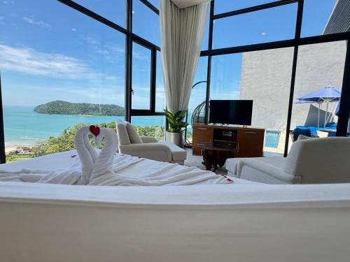 Pantai Tengah Apartment | Lavanya Sea View Penthouse with Sky Pool