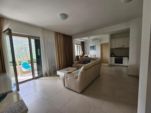 Donji Morinj Apartment | Lavender Bay В21