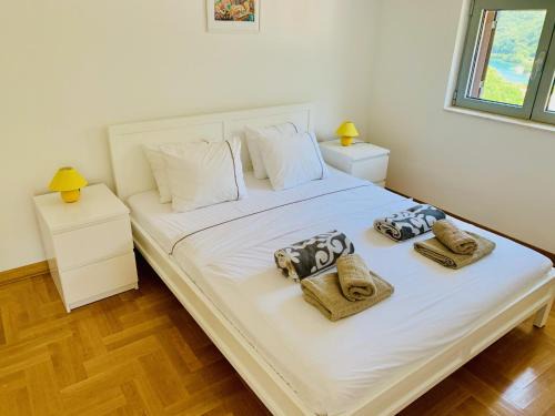 Donji Morinj Apartment | Lavender Bay Apartment C33